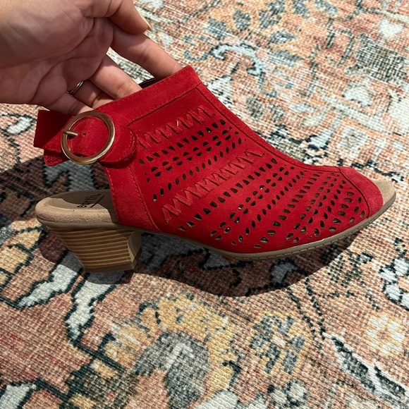 Earth Carson Hamden Suede Red Sandal Bootie - Picture 3 of 8